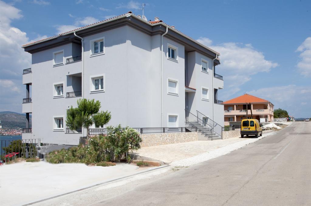 Apartments Maja Donji Okrug  Екстериор снимка