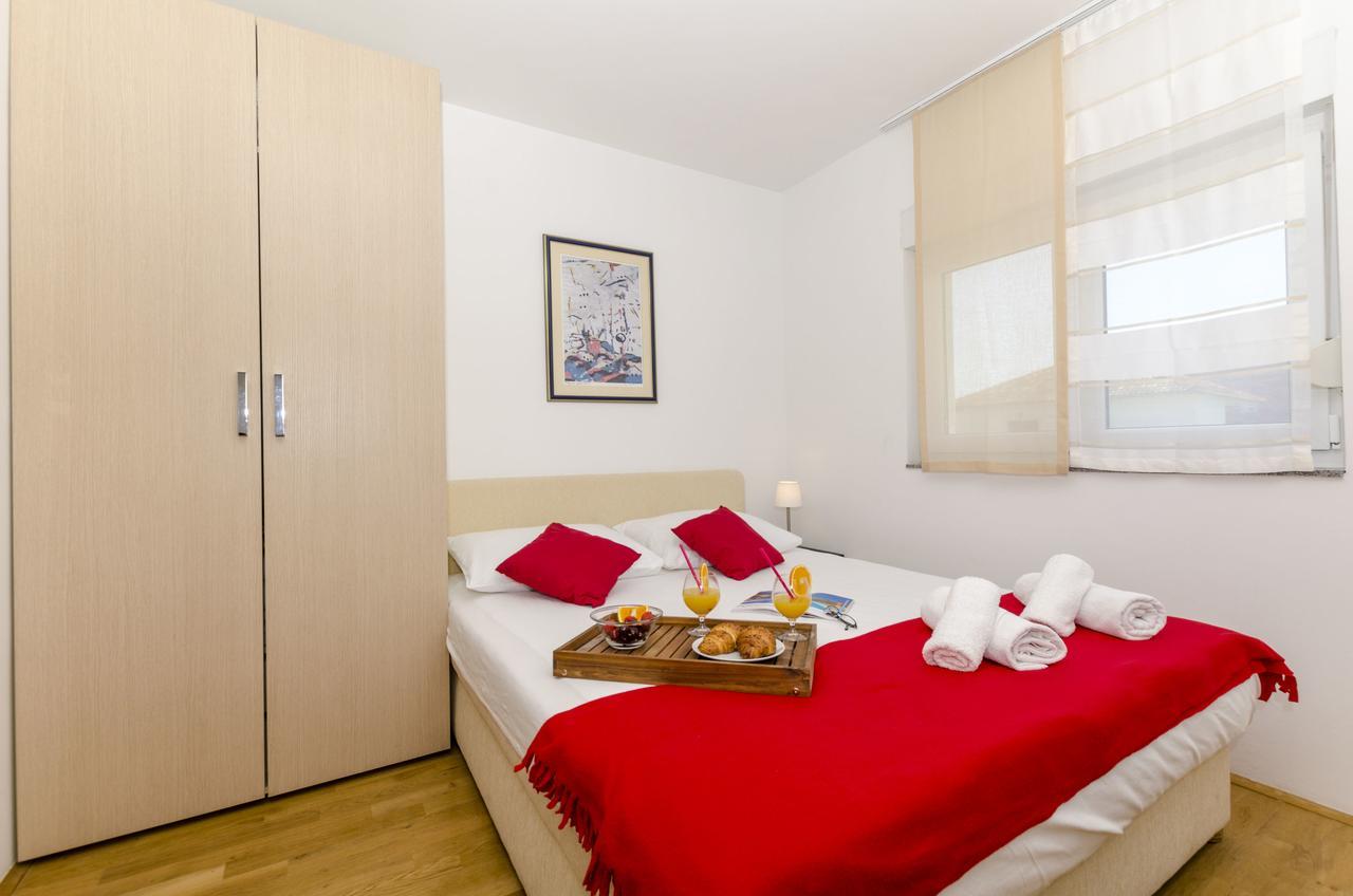 Apartments Maja Donji Okrug  Екстериор снимка