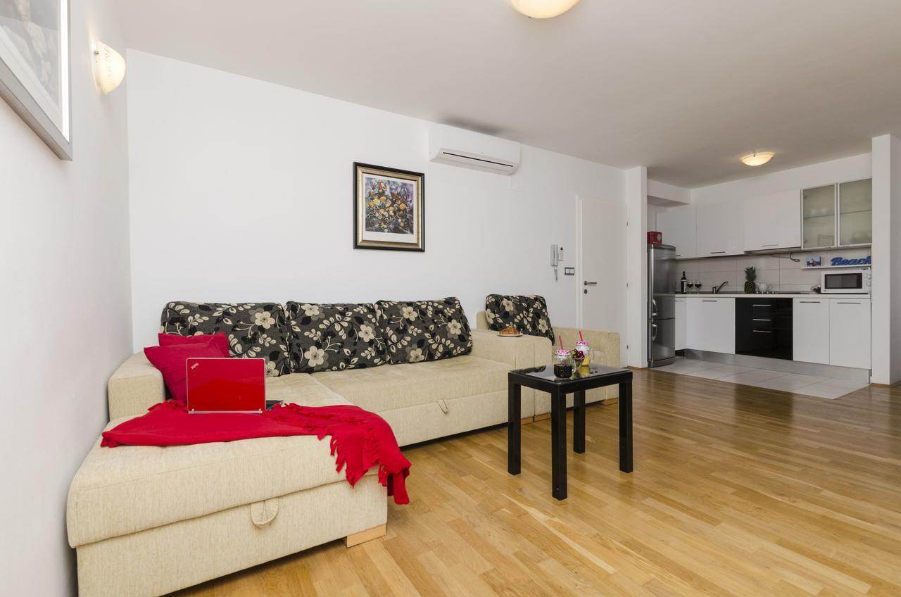 Apartments Maja Donji Okrug  Екстериор снимка