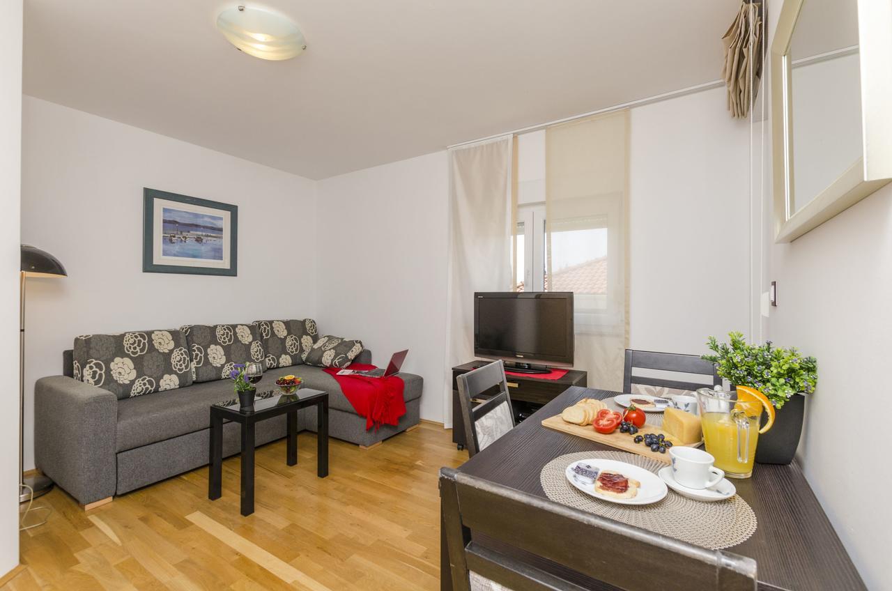 Apartments Maja Donji Okrug  Екстериор снимка