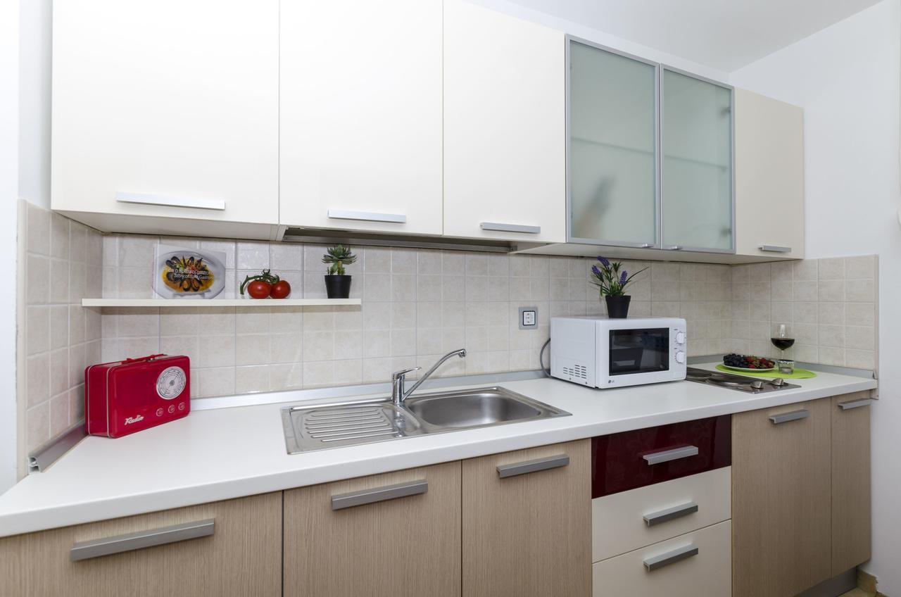 Apartments Maja Donji Okrug  Екстериор снимка