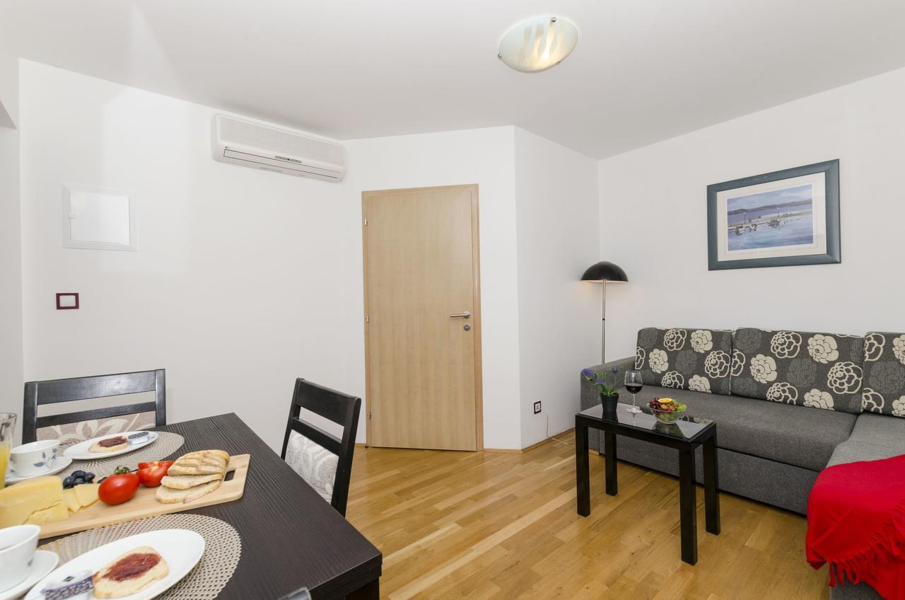 Apartments Maja Donji Okrug  Екстериор снимка