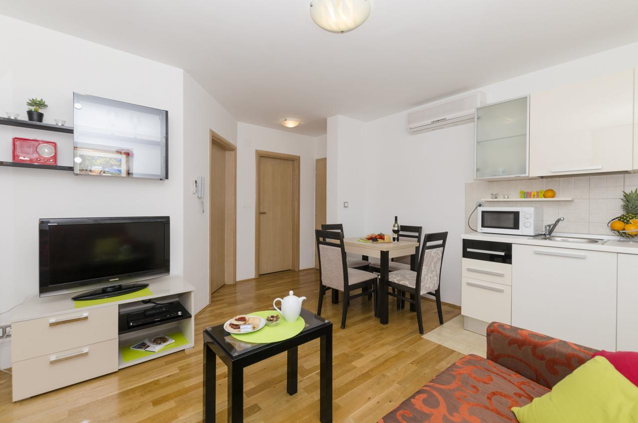 Apartments Maja Donji Okrug  Екстериор снимка
