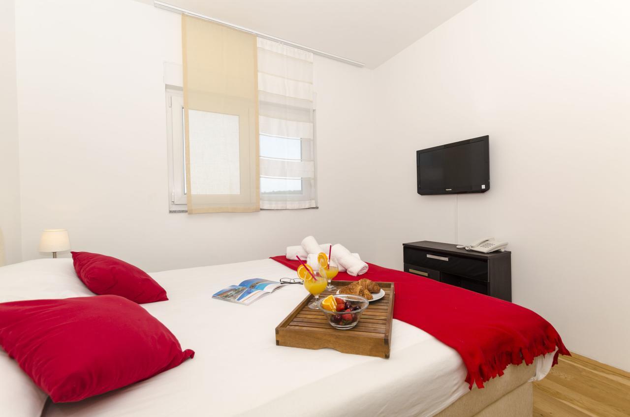 Apartments Maja Donji Okrug  Екстериор снимка