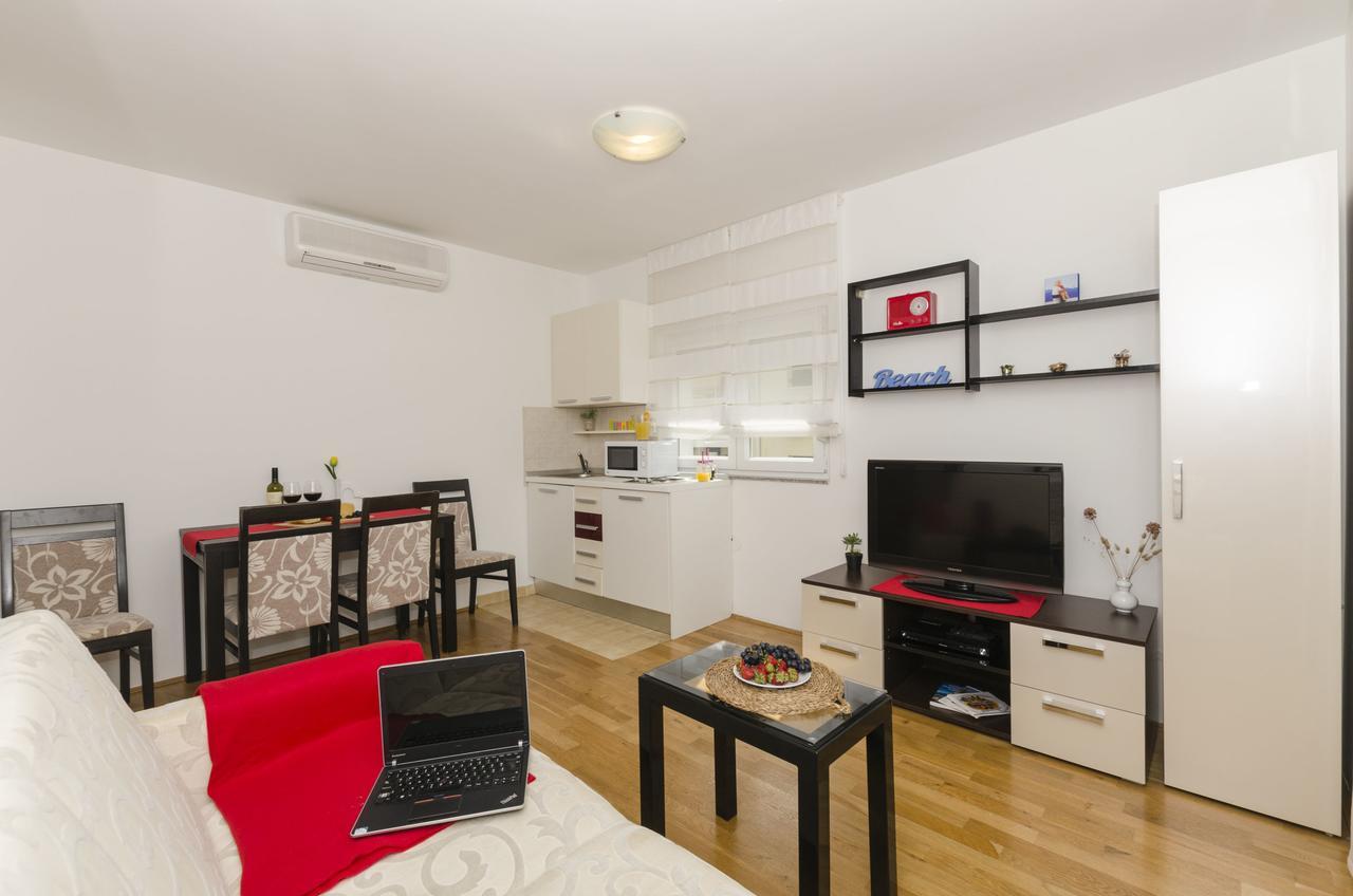 Apartments Maja Donji Okrug  Екстериор снимка