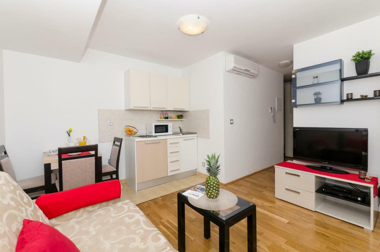Apartments Maja Donji Okrug  Стая снимка