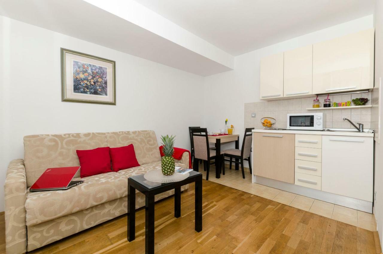 Apartments Maja Donji Okrug  Стая снимка